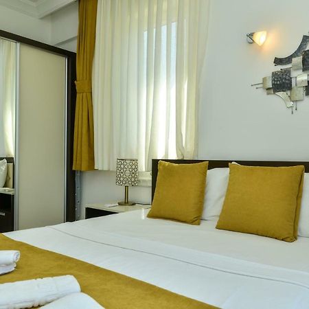 Saros Apartments Calis Beach Fethiye Eksteriør billede