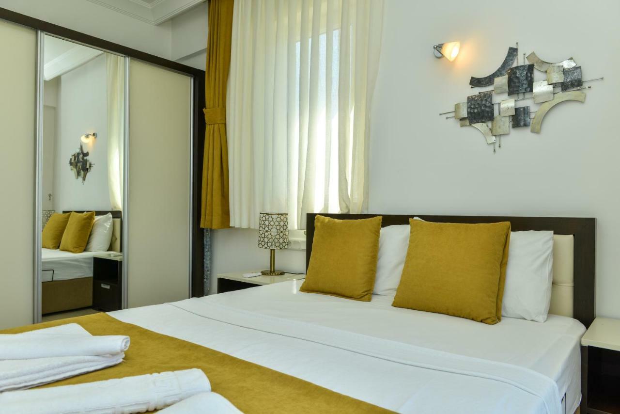 Saros Apartments Calis Beach Fethiye Eksteriør billede