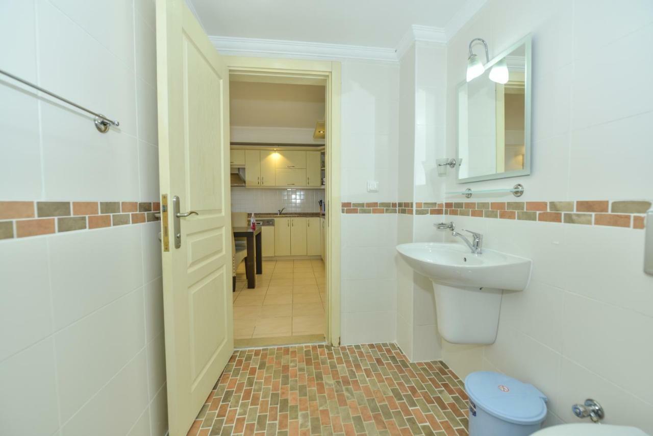 Saros Apartments Calis Beach Fethiye Eksteriør billede
